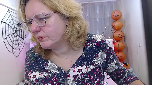 VestaWoody online show from October 13, 6:35 am