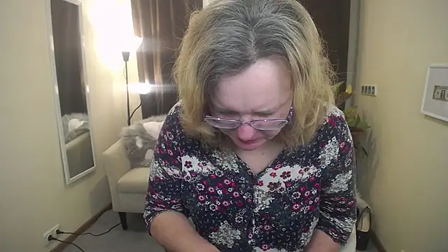 VestaWoody online show from November 21, 7:07 am