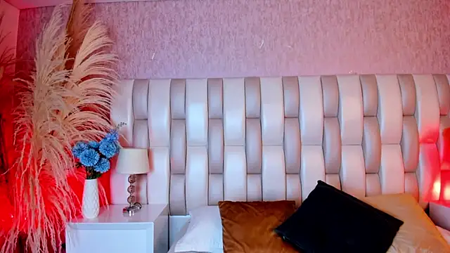 Lizzi hotman online show from October 24, 1:18 pm