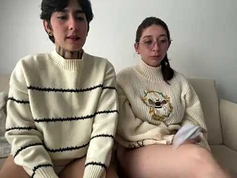 DaisyEmily online show from March 12, 9:43 pm