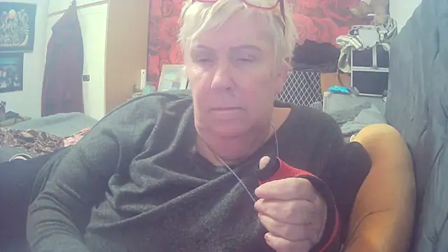 Snapshot of Playful_MILF_Demi chatting on October 20, 12:05 pm Playful MILF Demi online show from October 20, 12:05 pm