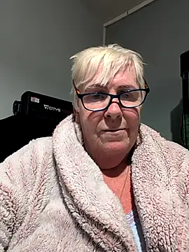 Snapshot of Playful_MILF_Demi chatting on October 23, 7:34 pm Playful MILF Demi online show from October 23, 7:34 pm