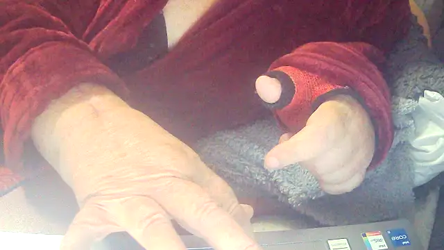 Snapshot of Playful_MILF_Demi chatting on October 29, 9:38 pm Playful MILF Demi online show from October 29, 9:38 pm