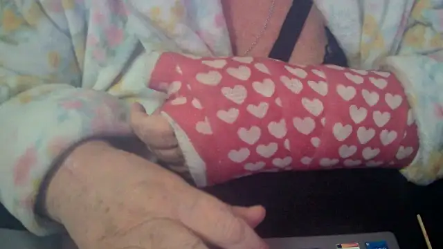 Snapshot of Playful_MILF_Demi chatting on November 16, 6:24 pm Playful MILF Demi online show from November 16, 6:24 pm