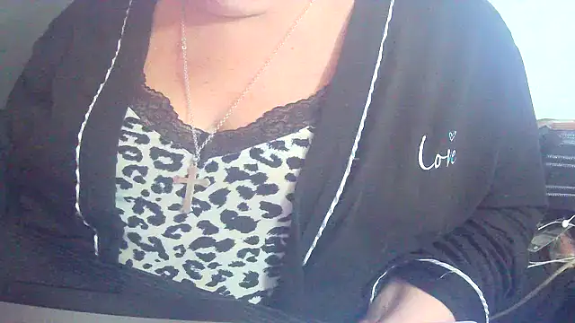Playful MILF Demi online show from April 10, 2:33 pm