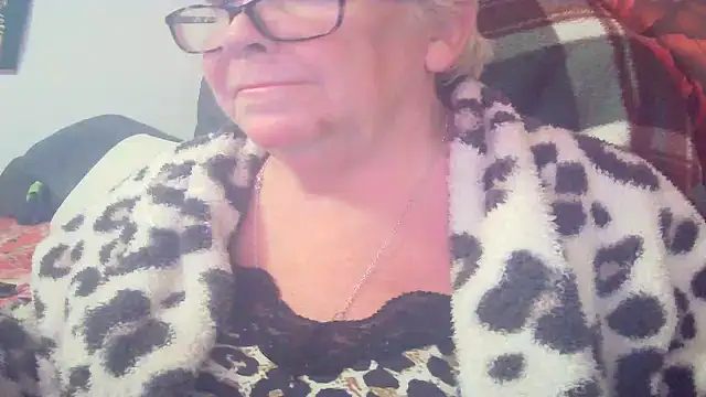 Playful MILF Demi online show from April 28, 7:30 pm