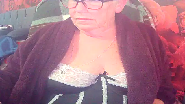 Playful MILF Demi online show from June 15, 8:44 pm