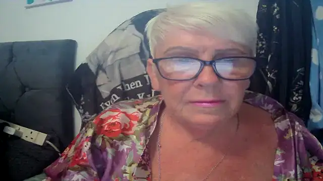 Playful MILF Demi online show from July 8, 6:12 pm
