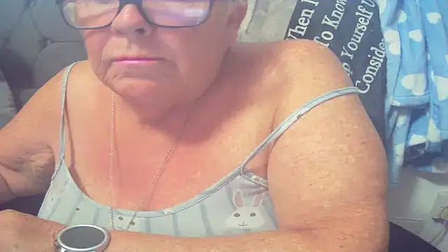 Playful MILF Demi online show from July 16, 6:03 pm