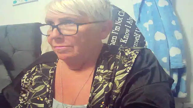 Playful MILF Demi online show from July 17, 8:35 pm