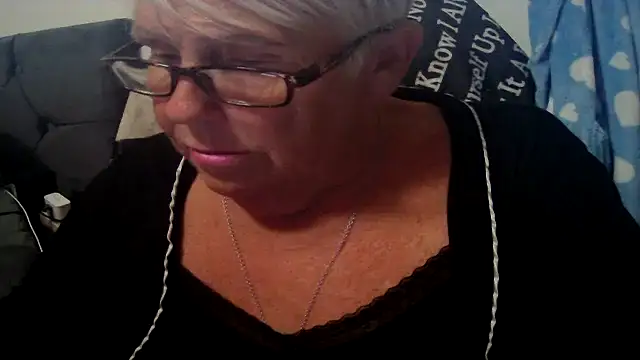 Playful MILF Demi online show from July 18, 8:23 pm