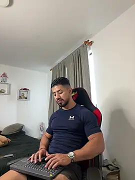 Ezzio Scolaro online show from March 2, 10:05 pm