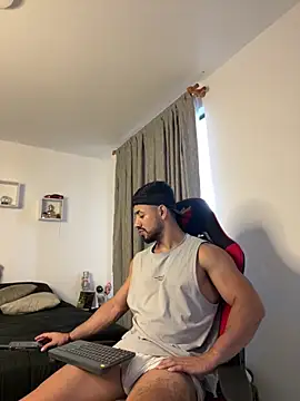 Ezzio Scolaro online show from March 13, 10:27 pm