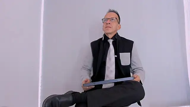  axelking  online show from October 30, 11:44 am