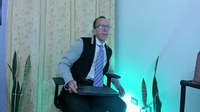  axelking  online show from April 23, 11:31 am
