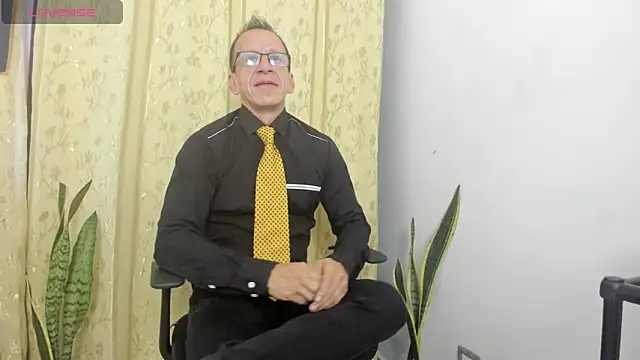  axelking  online show from June 16, 11:35 am