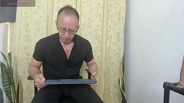 Snapshot of _axelking_ chatting on July 2, 11:38 am axelking online show from July 2, 11:38 am