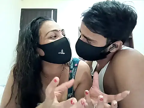 Snapshot of horny_milf_couple chatting on October 18, 4:52 pm horny milf couple online show from October 18, 4:52 pm