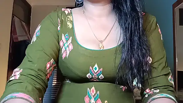 Snapshot of horny_milf_couple chatting on June 26, 7:29 pm horny milf couple online show from June 26, 7:29 pm