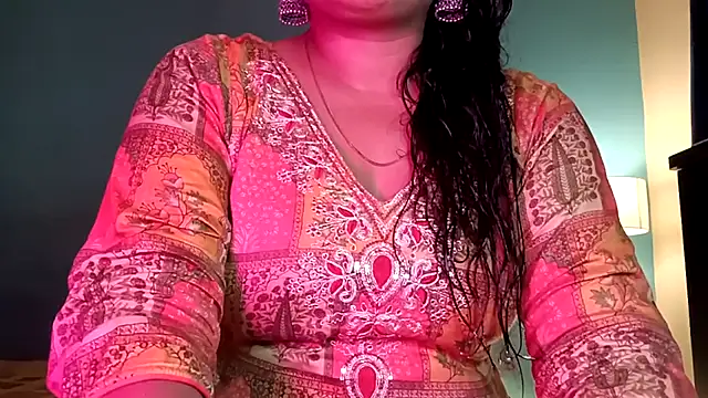 Snapshot of horny_milf_couple chatting on July 16, 4:46 pm horny milf couple online show from July 16, 4:46 pm