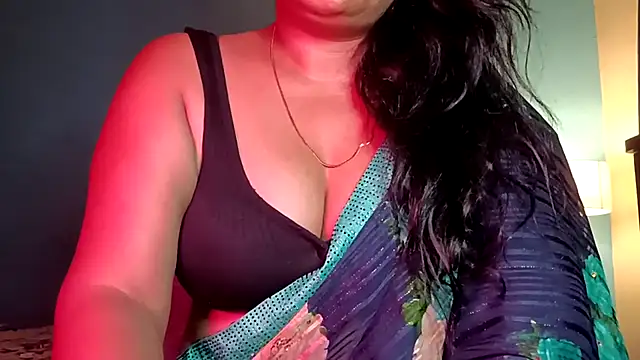 Snapshot of horny_milf_couple chatting on July 27, 4:19 am horny milf couple online show from July 27, 4:19 am