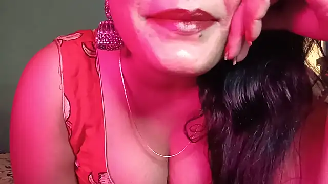 Snapshot of horny_milf_couple chatting on July 28, 10:53 pm horny milf couple online show from July 28, 10:53 pm