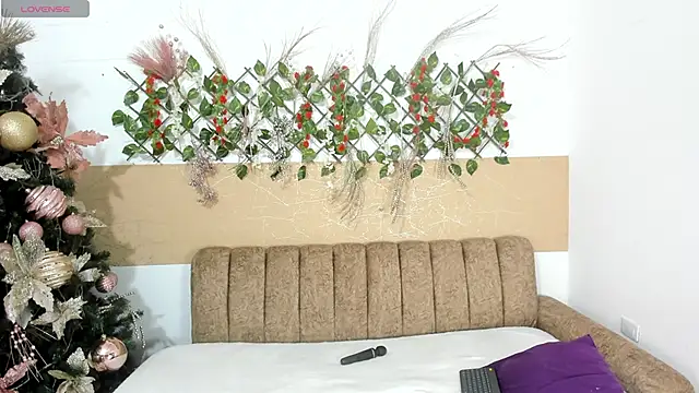 Snapshot of iisabella09 chatting on December 18, 5:13 am iisabella09 online show from December 18, 5:13 am