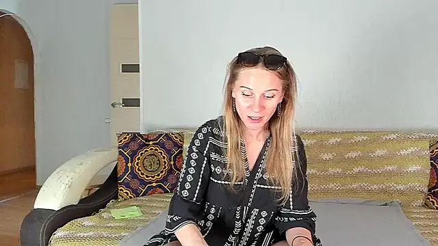Amalia Mio online show from June 3, 8:28 am