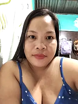 Snapshot of shyhotpinay_32 chatting on October 26, 5:52 pm shyhotpinay 32 online show from October 26, 5:52 pm
