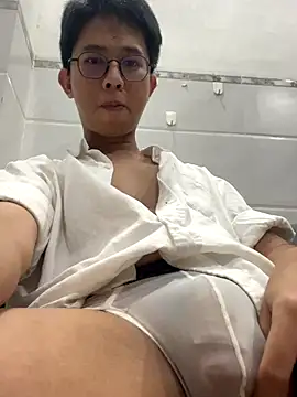 Snapshot of kaiden11233 chatting on October 12, 10:47 am kaiden11233 online show from October 12, 10:47 am