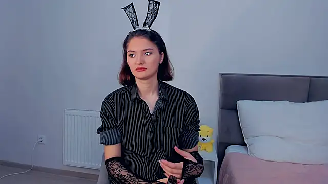 LorrieDegonia online show from October 7, 4:09 am