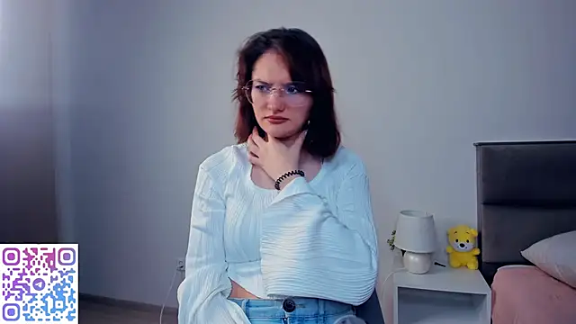 LorrieDegonia online show from November 18, 4:06 am