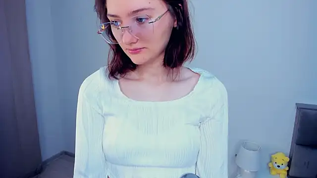 LorrieDegonia online show from December 3, 4:09 am