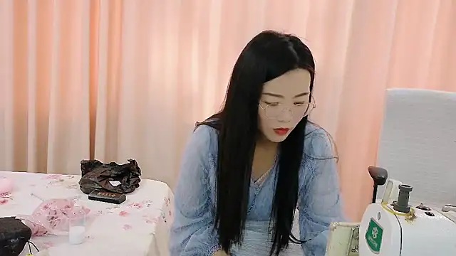 Snapshot of CCOO520 chatting on November 6, 4:13 am CCOO520 online show from November 6, 4:13 am