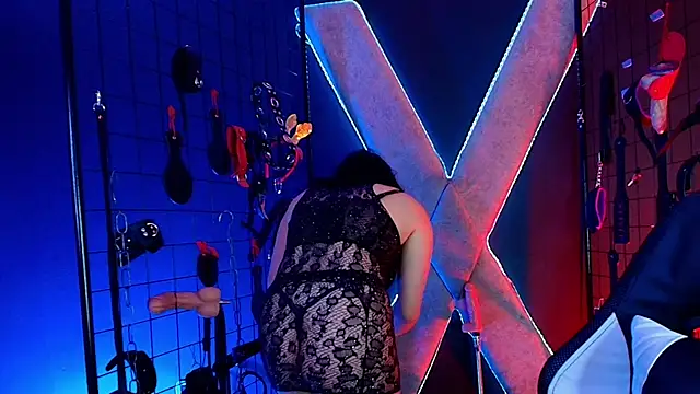 Snapshot of mranii_queen_bdsm_ chatting on November 22, 4:22 am mranii queen bdsm online show from November 22, 4:22 am