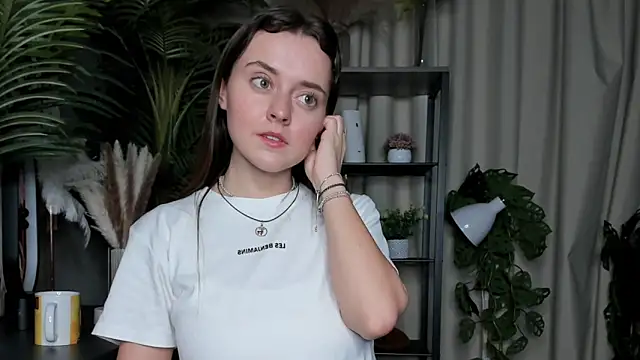 ThelmaJusto online show from October 20, 3:45 pm