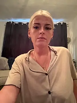 KikiMaexox online show from October 10, 4:28 pm