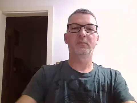 Snapshot of SilkenQuip chatting on October 8, 7:55 pm SilkenQuip online show from October 8, 7:55 pm