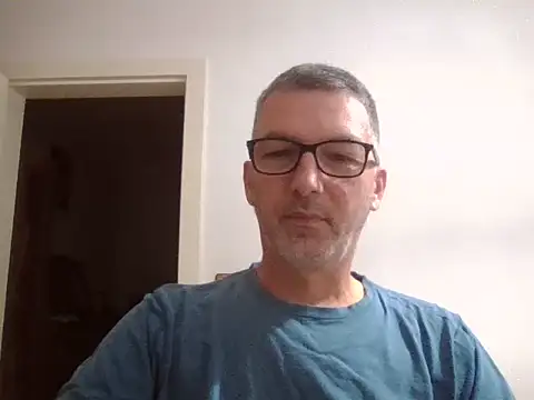 Snapshot of SilkenQuip chatting on October 18, 4:19 pm SilkenQuip online show from October 18, 4:19 pm