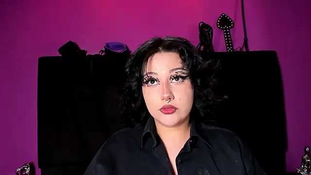 Snapshot of SabbathSinclair chatting on October 10, 11:42 am SabbathSinclair online show from October 10, 11:42 am