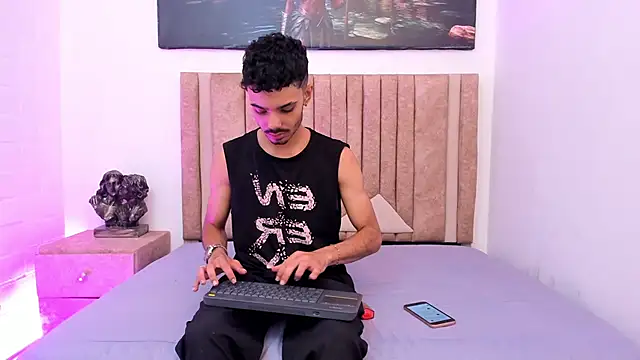 Snapshot of Timothe_Evans chatting on October 25, 8:47 pm Timothe Evans online show from October 25, 8:47 pm