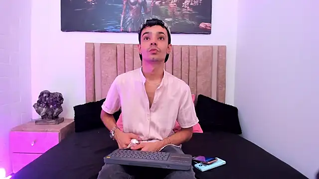 Snapshot of Timothe_Evans chatting on November 15, 8:38 pm Timothe Evans online show from November 15, 8:38 pm