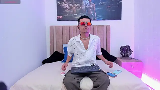 Snapshot of Timothe_Evans chatting on November 18, 7:29 pm Timothe Evans online show from November 18, 7:29 pm