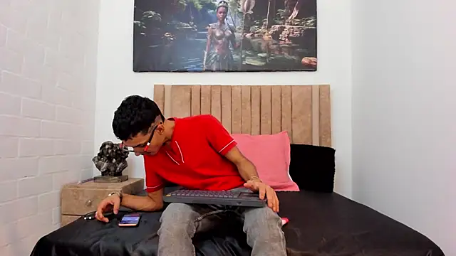 Snapshot of Timothe_Evans chatting on November 19, 7:58 pm Timothe Evans online show from November 19, 7:58 pm