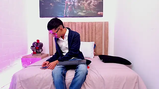 Snapshot of Timothe_Evans chatting on November 20, 8:19 pm Timothe Evans online show from November 20, 8:19 pm