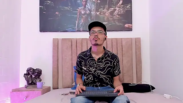 Snapshot of Timothe_Evans chatting on December 4, 3:49 am Timothe Evans online show from December 4, 3:49 am