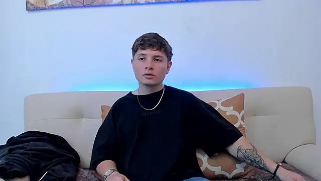 Snapshot of Leoo_Miller chatting on October 20, 9:04 pm Leoo Miller online show from October 20, 9:04 pm