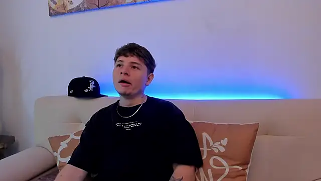 Snapshot of Leoo_Miller chatting on October 24, 7:54 pm Leoo Miller online show from October 24, 7:54 pm