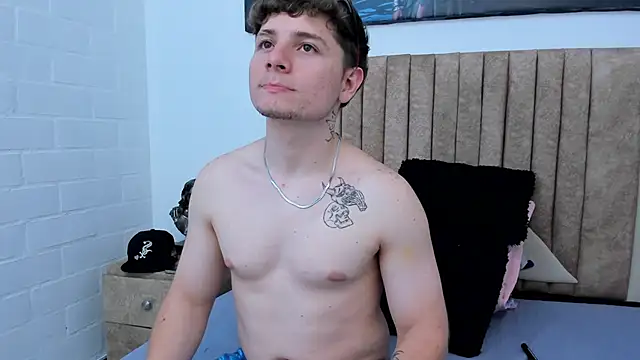 Snapshot of Leoo_Miller chatting on October 26, 9:04 am Leoo Miller online show from October 26, 9:04 am