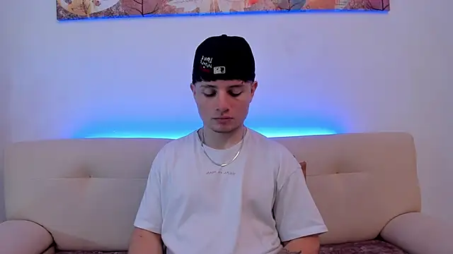 Snapshot of Leoo_Miller chatting on October 29, 9:27 pm Leoo Miller online show from October 29, 9:27 pm